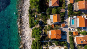 Villa Marinovic near Vela Luka, beachfront